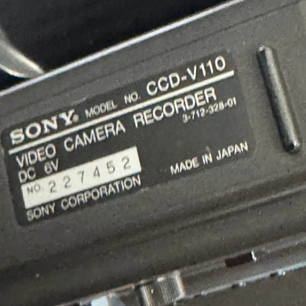 Vintage Sony CCD-V110 Video8 PRO Camcorder Kit For PartsRepair/Battery/Chargers